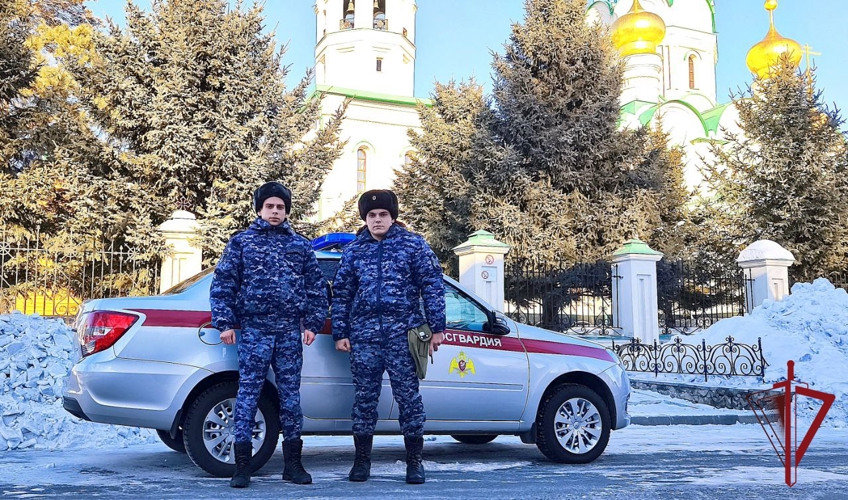 В Амурской области росгвардейцы обеспечили безопасность граждан во время торжественных богослужений