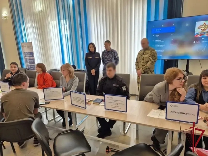 В Благовещенске сотрудники Росгвардии приняли участие в ярмарке вакансий