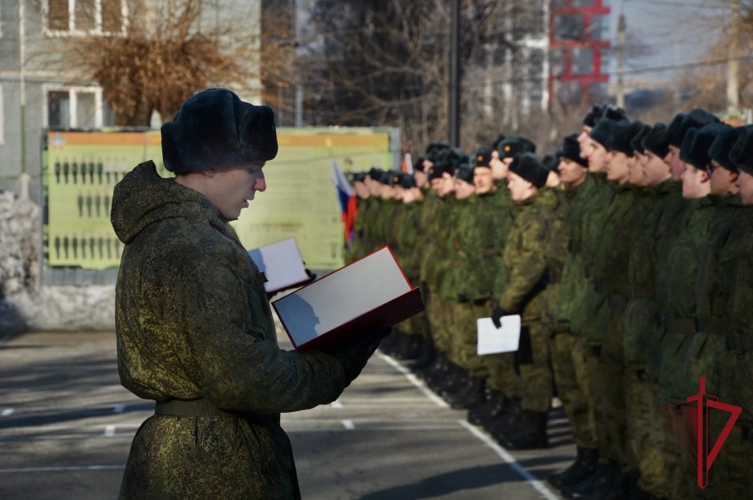 Начальник Управления Росгвардии принял участие в торжественной церемонии посвящения в курсанты Военного учебного центра