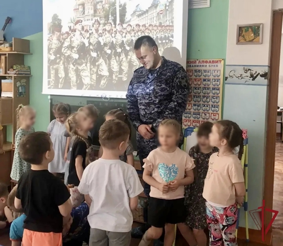 Росгвардейцы проводят патриотические встречи с юными амурчанами
