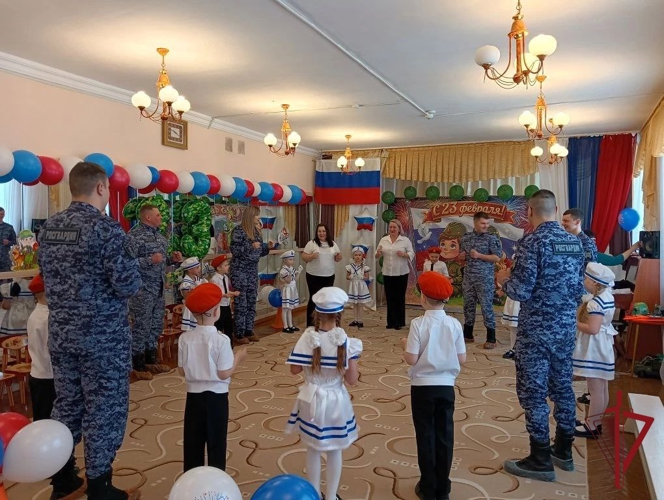 Росгвардейцы проводят патриотические встречи с юными амурчанами