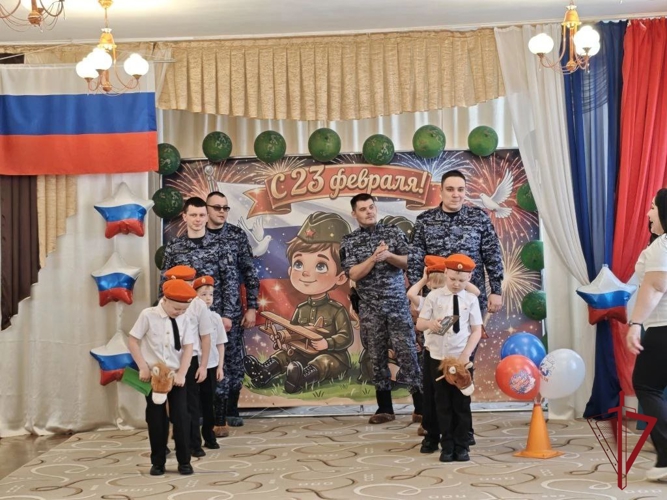 Росгвардейцы проводят патриотические встречи с юными амурчанами