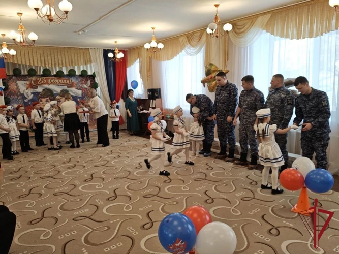 Росгвардейцы проводят патриотические встречи с юными амурчанами