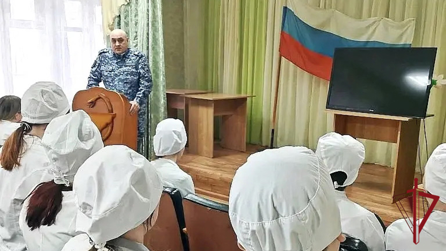 В Зее сотрудники вневедомственной охраны Росгвардии рассказали  студентам о противодействии терроризму и экстремизму