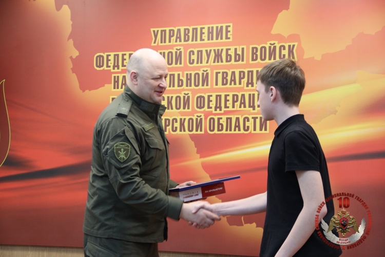 Начальник Управления Росгвардии по Амурской области генерал-майор полиции Виталий Харчёв наградил победителей и участников конкурса «Моя Росгвардия»