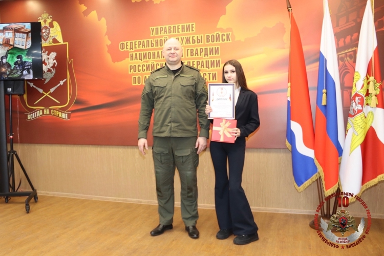 Начальник Управления Росгвардии по Амурской области генерал-майор полиции Виталий Харчёв наградил победителей и участников конкурса «Моя Росгвардия»