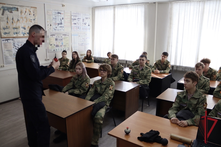 Благовещенские школьники познакомились с современными технологиями беспилотных систем (фото, видео)
