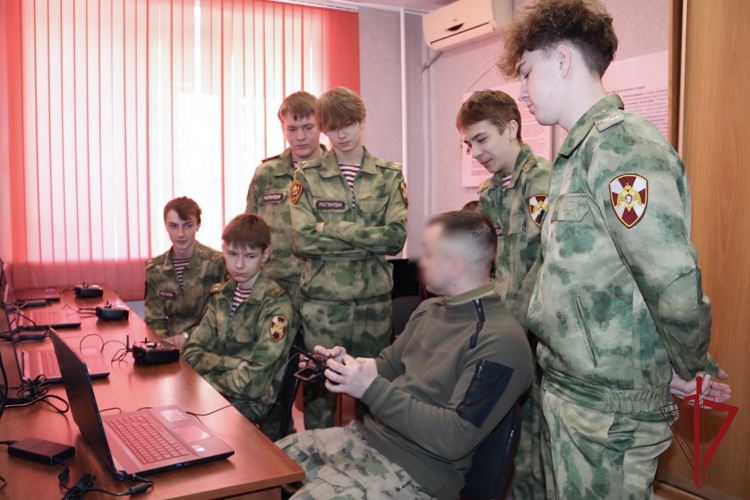 Благовещенские школьники познакомились с современными технологиями беспилотных систем (фото, видео)
