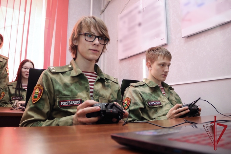 Благовещенские школьники познакомились с современными технологиями беспилотных систем (фото, видео)