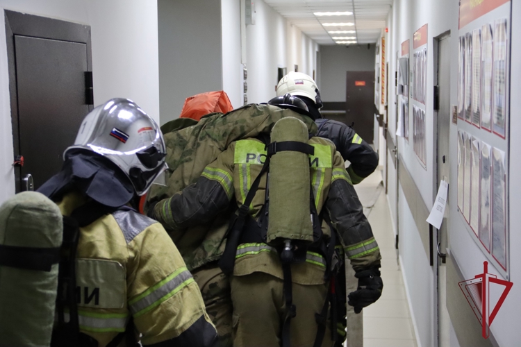 Совместные действия по ликвидации пожара на объекте отработали в Благовещенске сотрудники Росгвардии и МЧС