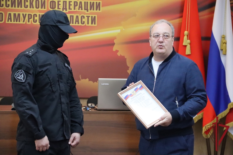 Сотрудники ОМОН «Уран» провели экскурсию по подразделению для юнармейцев
