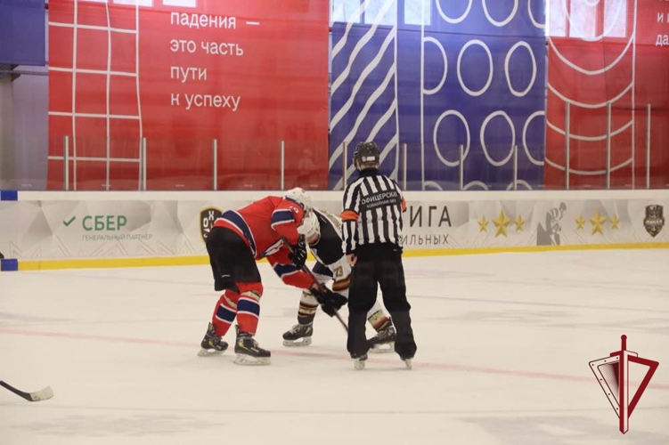 Сотрудники Росгвардии приняли участие в финальной игре регионального этапа чемпионата Офицерской хоккейной лиги