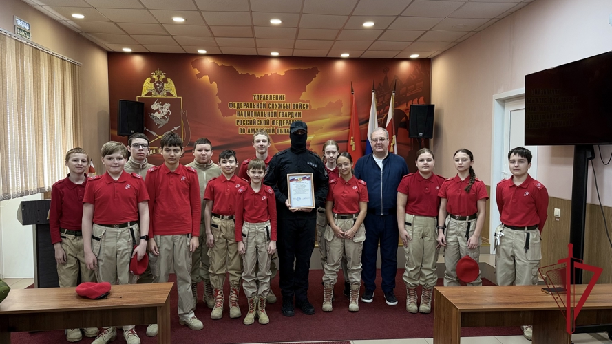 Сотрудники ОМОН «Уран» провели экскурсию по подразделению для юнармейцев