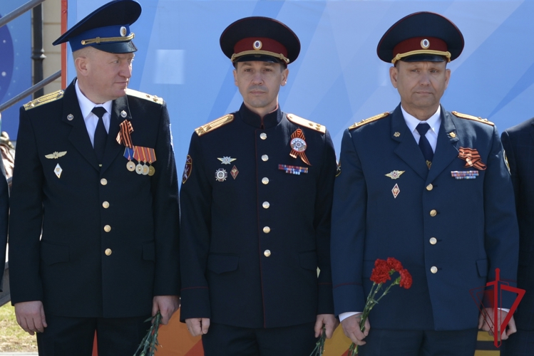 Начальник Управления Росгвардии принял участие  в торжественном мероприятии по возложению цветов к памятникам на площади Победы в городе Благовещенске
