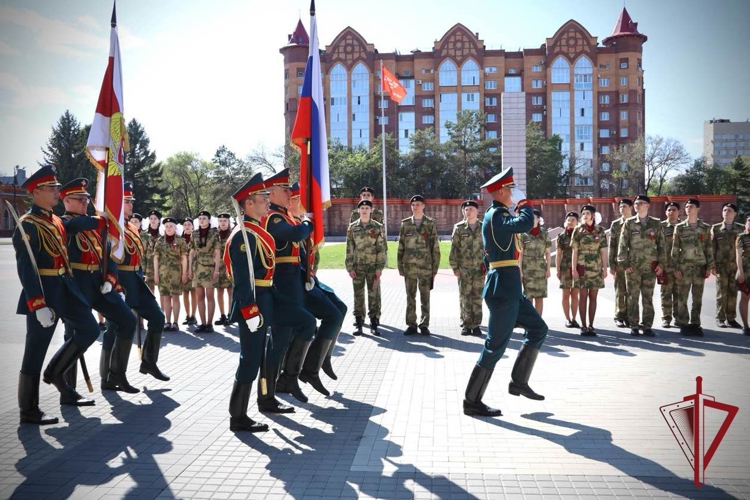 Выпуск профильных классов Росгвардии состоялся в торжественной обстановке на площади Победы