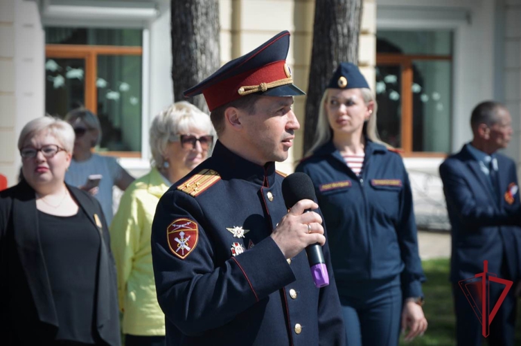 Выпуск профильных классов Росгвардии состоялся в торжественной обстановке на площади Победы