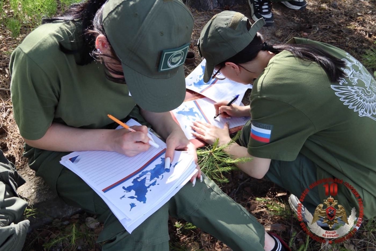 В преддверии Дня России курсанты летней смены «Время юных героев» написали письма росгвардейцам выполняющим задачи в зоне проведения СВО