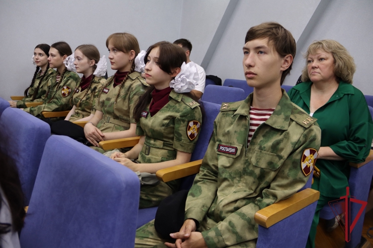 Сотрудники Росгвардии приняли участие в фестивале гитарной песни памяти майора милиции Алексея Кононова