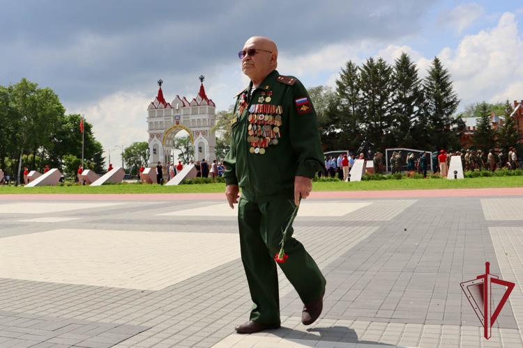 В День памяти и скорби сотрудники Росгвардии почтили память погибших в Великой Отечественной войне