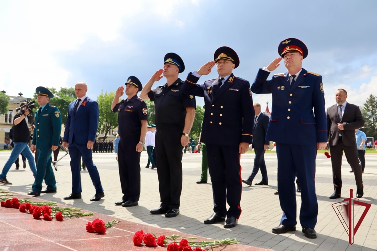 В День памяти и скорби сотрудники Росгвардии почтили память погибших в Великой Отечественной войне