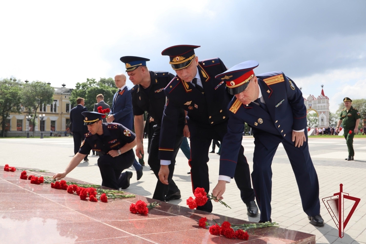 В День памяти и скорби сотрудники Росгвардии почтили память погибших в Великой Отечественной войне