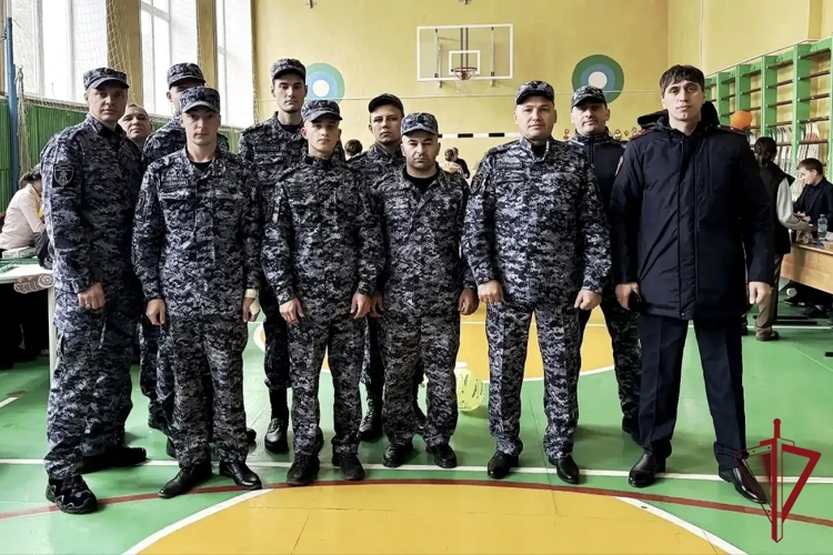 В осенней школьной ярмарке в поддержку СВО приняли участие росгвардейцы Свободненского филиала