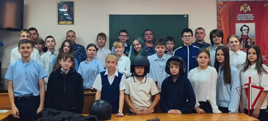 В преддверии 74-й годовщины со дня образования  вневедомственной охраны сотрудники Благовещенского филиала провели день открытых дверей для школьников
