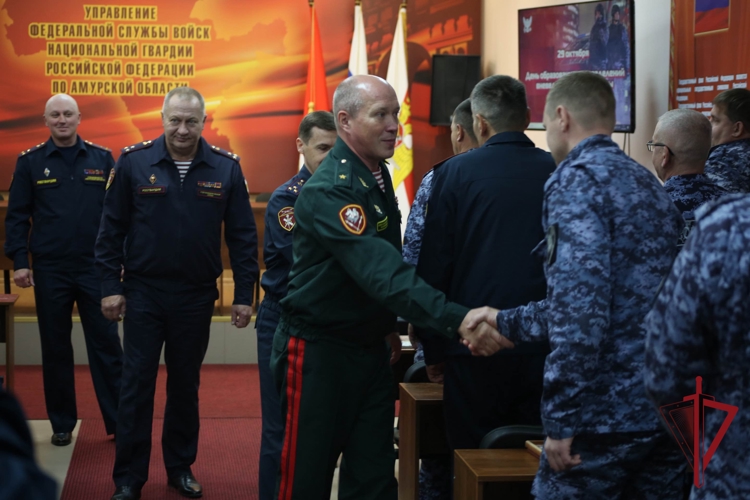 Поздравить сотрудников вневедомственной охраны с 74-й годовщиной образования подразделения в Амурскую область прибыл заместитель командующего Восточным округом Росгвардии