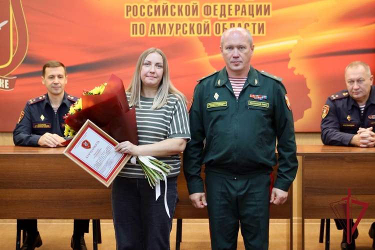 Поздравить сотрудников вневедомственной охраны с 74-й годовщиной образования подразделения в Амурскую область прибыл заместитель командующего Восточным округом Росгвардии